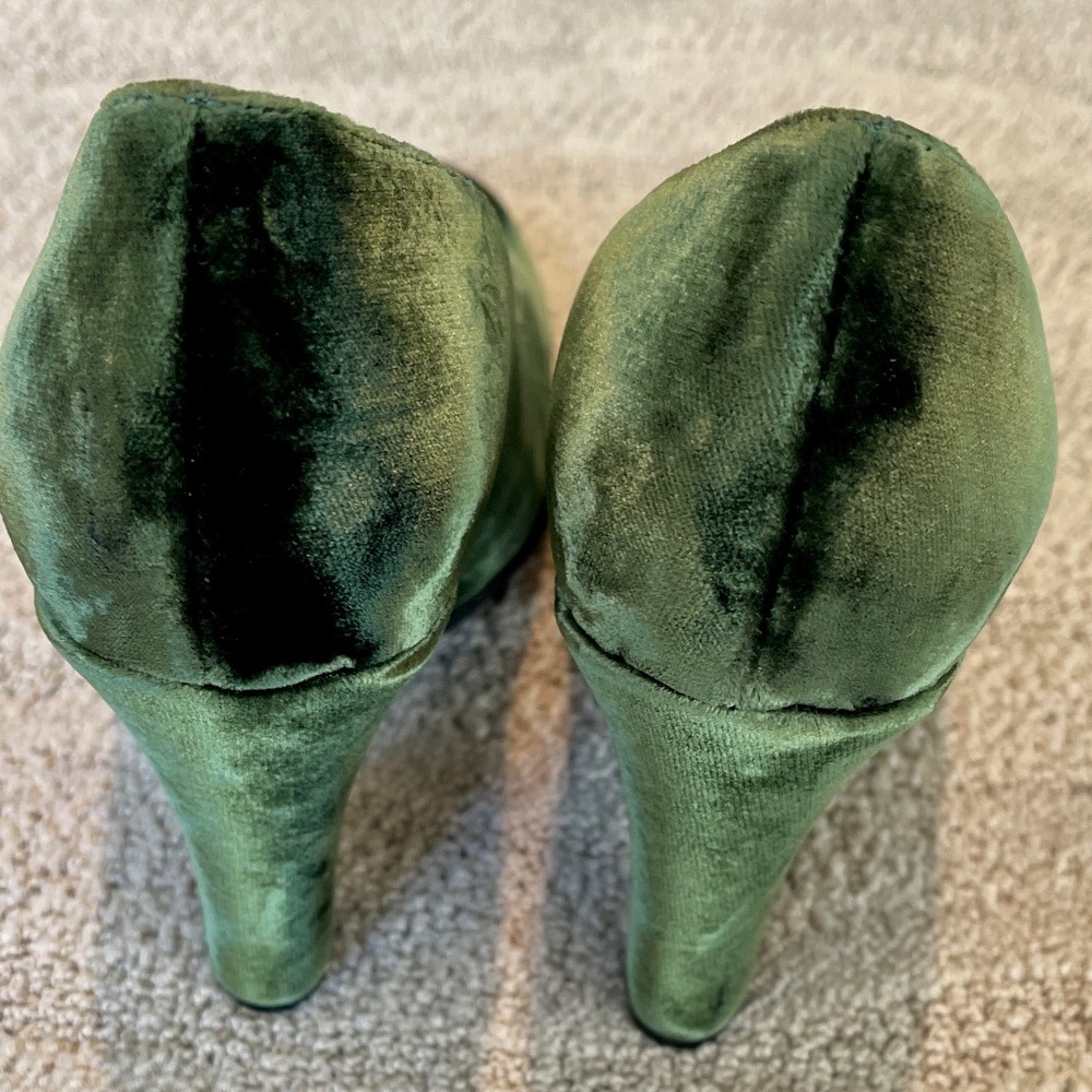 🌲Robert Clergerie Paris Green Velvet Pumps- Size 9.5 - NWOT🌲 - Picture 4 of 8